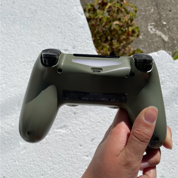 Pre-Owned Green Camo DualShock 4 Controller - Picture 8 of 11
